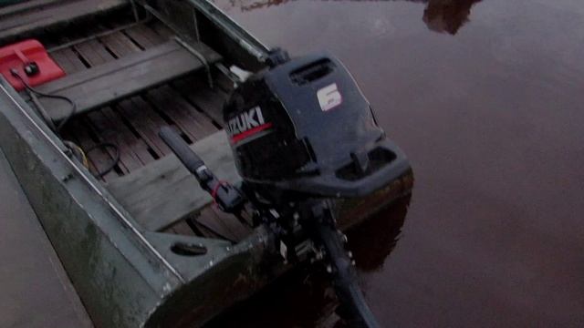 Лодочный мотор 6 л.с Сузуки 4 такта.Тест на лодке Казанка. смотреть онлайн