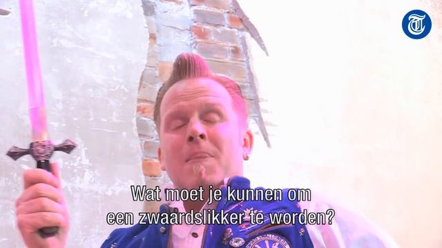 Zwaardslikker zet record in Amsterdam смотреть онлайн