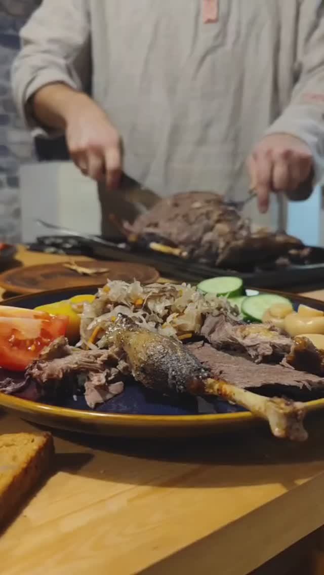 Запечённый гусь с квашеной капустой!