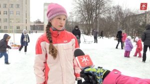 У Житомирі мешканці багатоповерхівки залили ковзанку, на якій катаються діти - Житомир.info