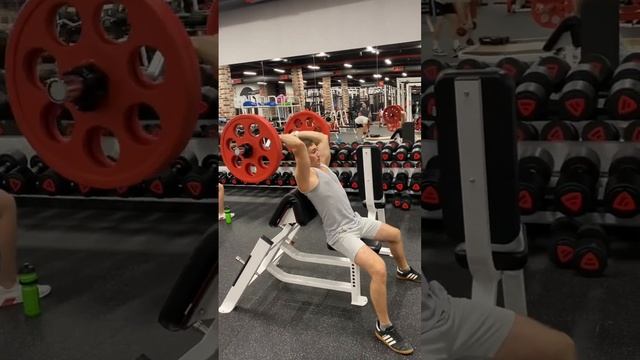 Французский жим сидя с грифом в 50 кг🔥🔥🔥 Собственный вес 65 кг #трицепс #качаемруки #shortsvideo
