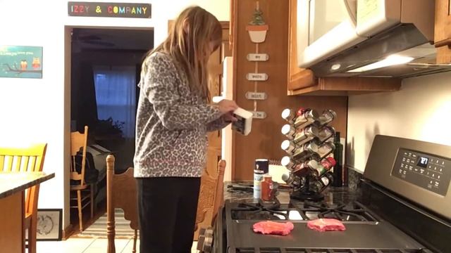 Izzy & Company - Steak - 9.26.21 смотреть онлайн