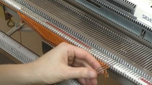 Вязание закругленного низа изделия на вязальной машине. Часть 1