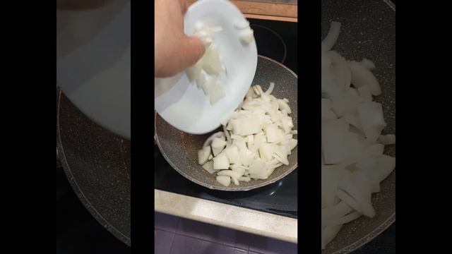 Жаркое из кролика в горшочках.
