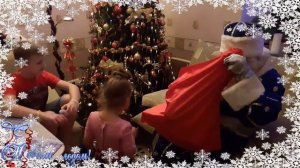 ДЕД МОРОЗ В ГОСТЯХ У АЛИСЫ И ЕГОРА! В НОВОГОДНЮЮ НОЧЬ К НАМ ПРИШЕЛ ДЕД МОРОЗ С ПОДАРКАМИ!