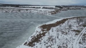 Первый лед! Щуки атакуют живца и меня. Не дают половить на мормышки.Пруд проточный дикарь.