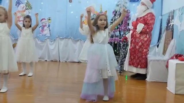 Танец маленьких снежинок. Новый год в детском саду