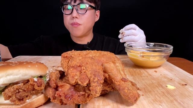 맘스터치 햄버거세개와 점보닭다리3개 리얼사운드 먹방 Korean Hamburger and Fried Chicken Leg Real Sound Eating Show mukbang смотреть онлайн