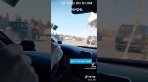 Аист на капоте моей машины😂😂😂😂😂