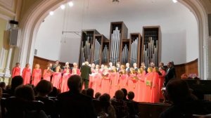 8. Девушка пела в церковном хоре