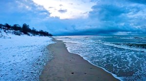 ЗЕЛЕНОГРАДСК - во что ПРЕВРАТИЛСЯ город? Стоит ли сюда ехать. СОКОЛЬНИКИ - дикий пляж. Сосновый лес