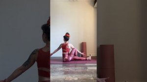 Женская Йога Пашчимотанасана: 15 Апреля