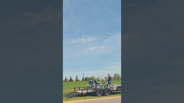 Американка работает как ломовая лошадь... #shorts #america #нашивамерике #жизньвсша
