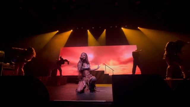 Tyla performing “Jump” in Chicago at the Lollapalooza After Show