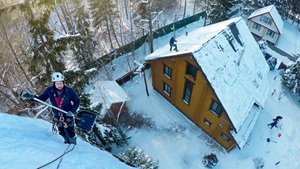 Уборка снега с крыш. Работает ПРОМАЛЬП.