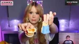 КАША СМОТРИТ РАСПАКОВКУ КИНДЕРОВ ОТ ДАШИ ДОШИК