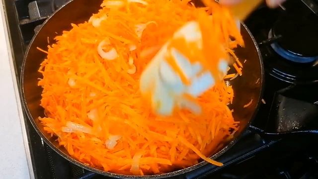 МЯСО С МОРКОВЬЮ И ЛУКОМ В ДУХОВКЕ. смотреть онлайн