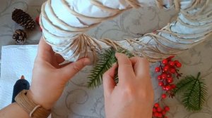 Рождественский и новогодний венок своими руками за 5 минут. Быстро делаем основу из газет