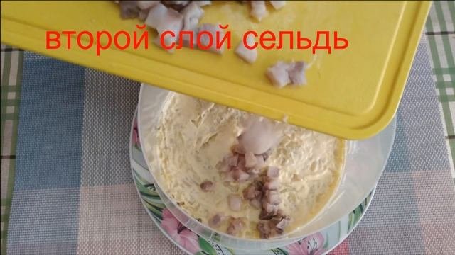 Слоённый салат Селёдка Под Шубой с ярким и незабываемым вкусом.