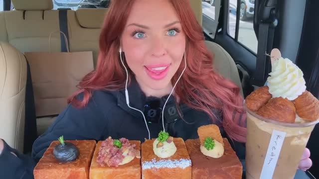 ASMR MUKBANG, вирусный десерт TikTok, круассан в форме кубика, начинка из фисташкового крема, латте