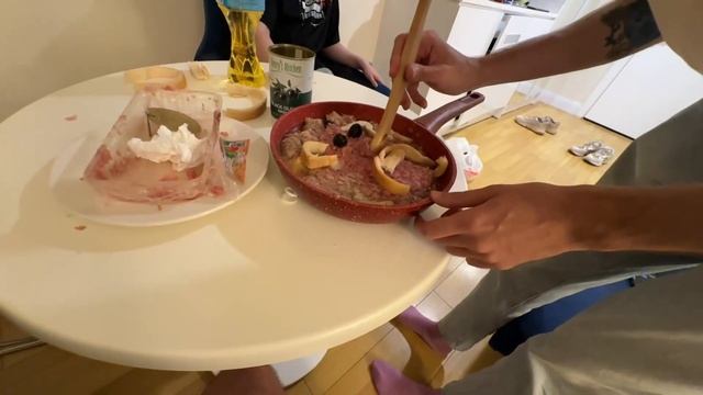 МАФАНЯ, БРАМО И КАША ГОТОВЯТ КОТЛЕТЫ ПО-КИЕВСКИ
