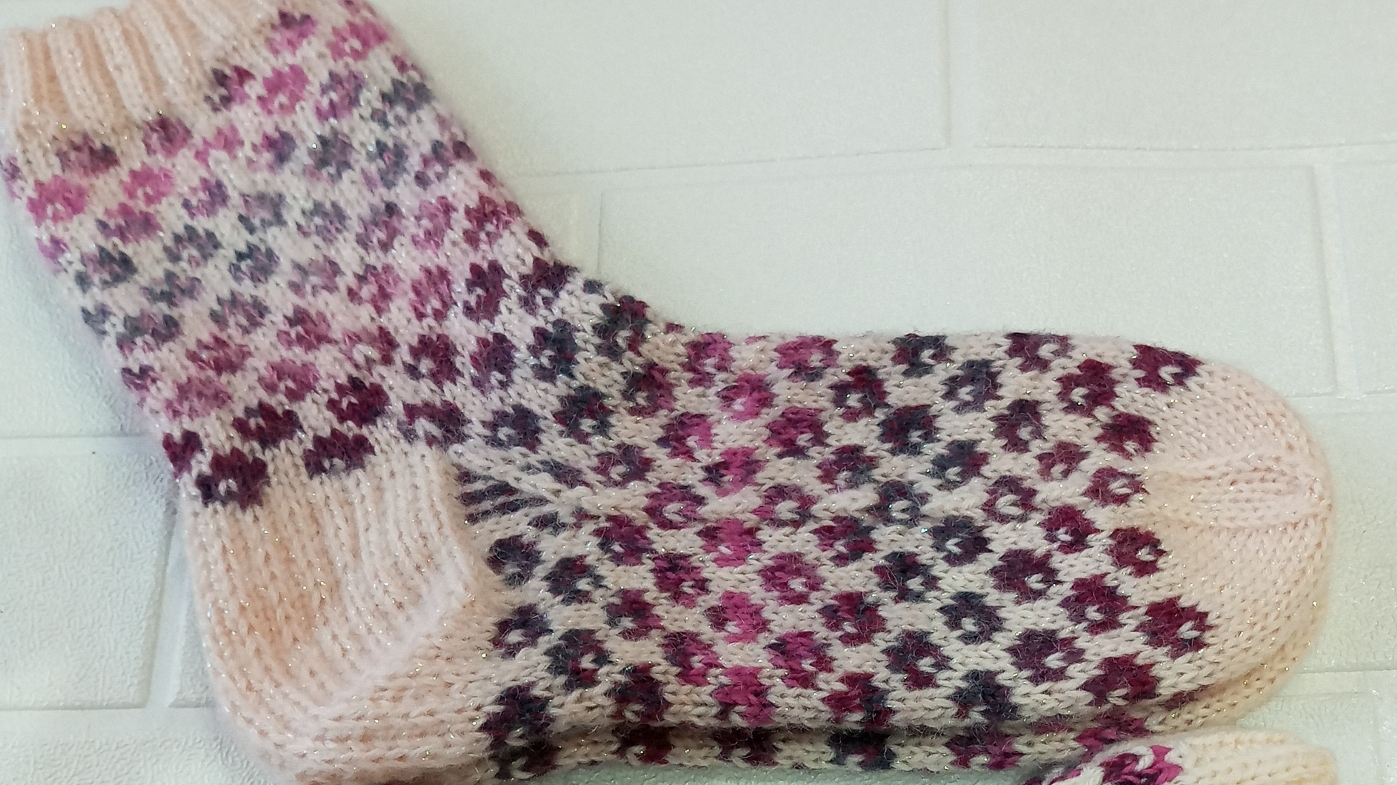 носки спицами, "клюква в сахаре".детские носки, жаккард. смотреть онлайн