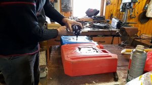 Крепление для экспедиционных канистр.