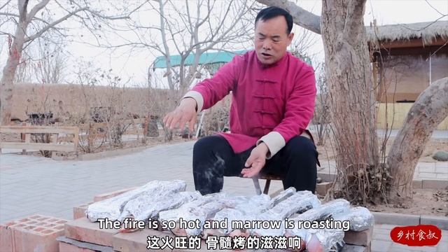 Roasted Beef Bone Marrow with Charcoal, my Friend Likes it | Uncle Rural Gourmet смотреть онлайн