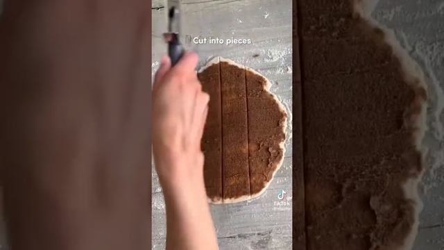 Cinnamon rolls 😋 смотреть онлайн