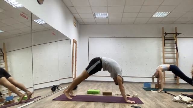 Гибкие и крепкие ноги! ФЛОУ ХАТХА ЙОГА Активная вечерняя практика // Акцент НОГИ, ПЛЕЧИ, СПИНА