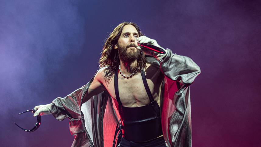 30 Seconds To Mars - Closer To The Edge . смотреть онлайн