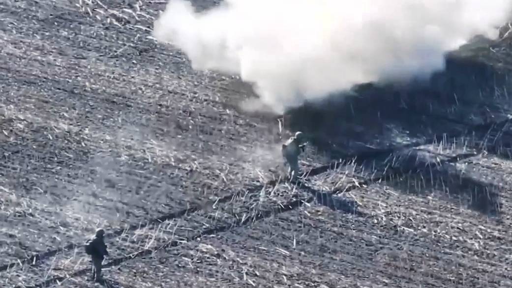 Два российских бойца отбились от БПЛА ВСУ смотреть онлайн