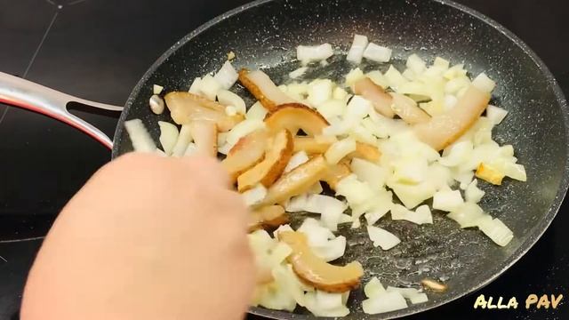 Вараниці із шкварками