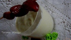 Десертый крем из авокадо с финиками