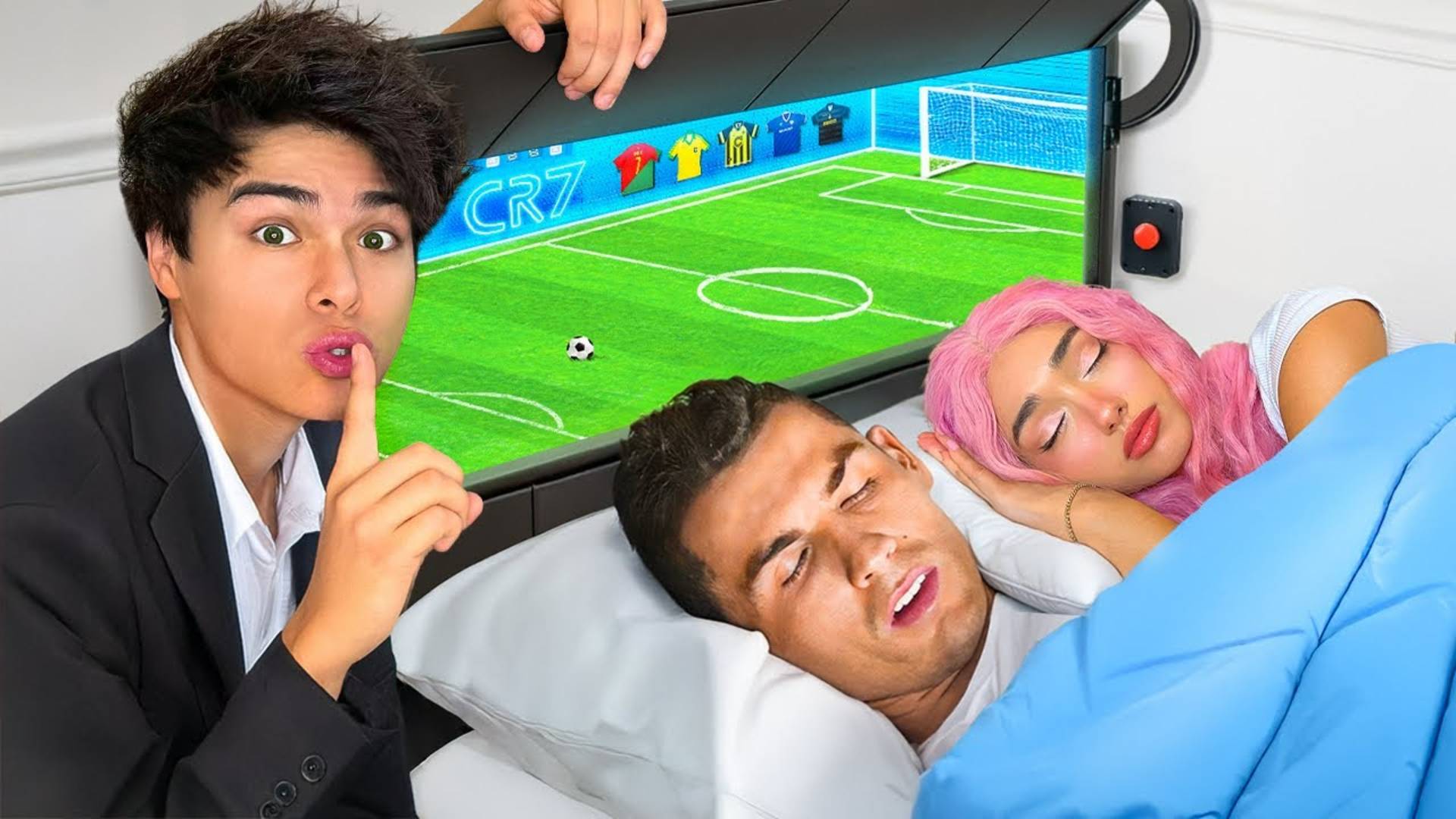 Я построил СЕКРЕТНОЕ футбольное поле для Роналду!