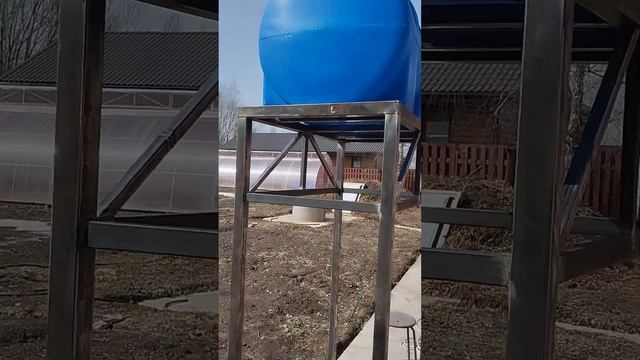 Подставка под емкость для капельного полива. смотреть онлайн