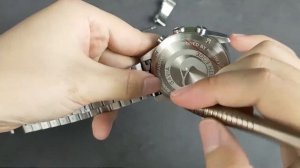How to change NORTH EDGE gavia watch strap?