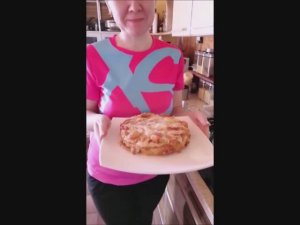 Шарлотка из кастрюли)