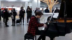 EXPERIENCE AIRPORT PIANO PERFORMANCE