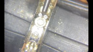 Канальная закрепка камней в кольцо.