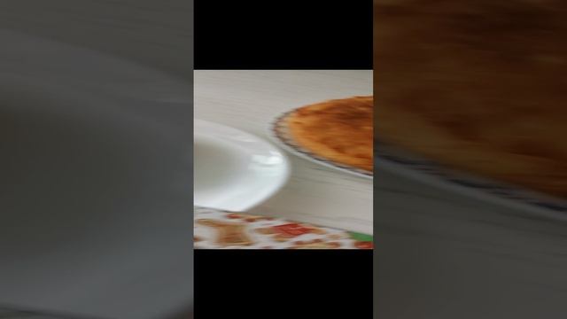 Пирог с яблоком и творогом