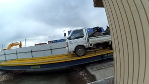 Сдаем лом в металлолом, распиленную машину отвезли в приемку