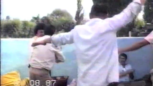 Ohunjon Madaliyev dostlar davrasida 1987-yil