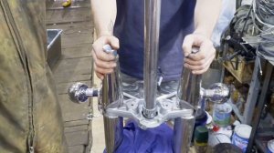 #Kawasaki VN900 #Vulcan  - замена подшипников рулевой колонки.