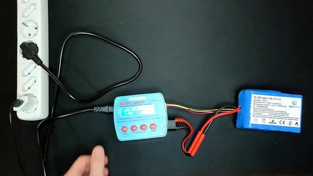 Как заряжать АКБ в режиме хранения для прикормочного кораблика Runferry? смотреть онлайн