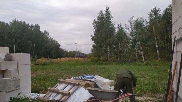 ПРОКЛАДКА КАБЕЛЯ ПОД ЗЕМЛЕЙ. ЕСЛИ НЕТ УВЕРЕННОСТИ И ЗНАНИЙ ЛУЧШЕ ПУСТЬ ВАМ СДЕЛАЮТ СПЕЦИАЛИСТЫ. смотреть онлайн