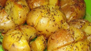 Картофель в мундире запеченный с сухими травами