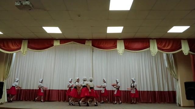 Французский бранль "Башмачки".Студия танца "Первоцвет",младшая группа смотреть онлайн