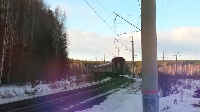 ТЭП70 тащит поезд Екатеринбург - Алапаевск смотреть онлайн