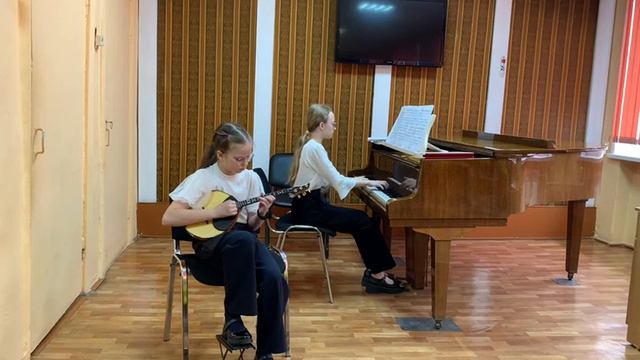 Лапшина Екатерина фортепиано, Блинова Ульяна домра, г. Ленинск-Кузнецкий, МБУДО "ДМШ 12"